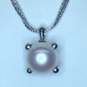 Silver fresh water button white pearl necklace pendant.